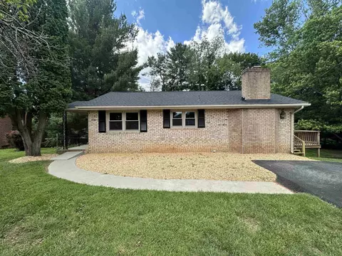 1736 S Ellison Cir S, Waynesboro, VA 22980
