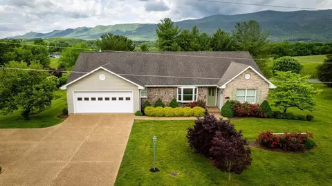 200 Edge Wood Dr, Shenandoah, VA 22849