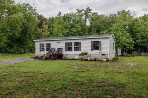 119 Trayfoot Rd, Grottoes, VA 24441