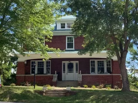 2613 N Augusta St N, Staunton, VA 24401