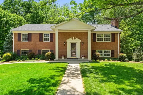 411 Rainbow Dr, Staunton, VA 24401