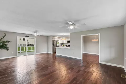 204 Cambridge Dr, Stuarts Draft, VA 24477 photo 4