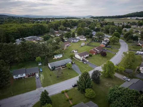 204 Cambridge Dr, Stuarts Draft, VA 24477 photo 48