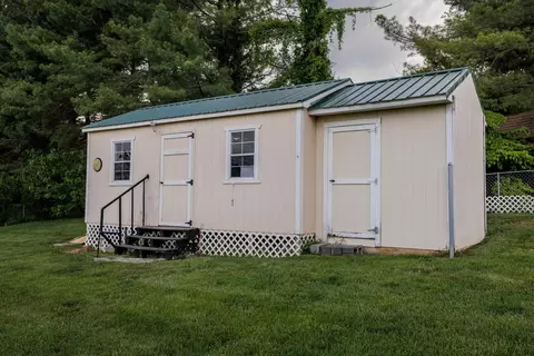 204 Cambridge Dr, Stuarts Draft, VA 24477 photo 34