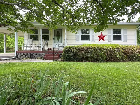 120 Cliffview Dr, Covington, VA 24426