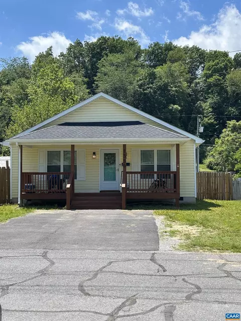 1356 10th St, Waynesboro, VA 22980