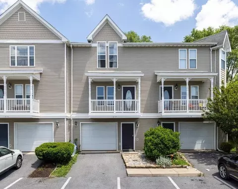 1316 Victorian Village Dr, Harrisonburg, VA 22802