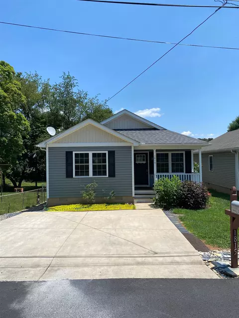 1815 Orchard Ln, Staunton, VA 24401