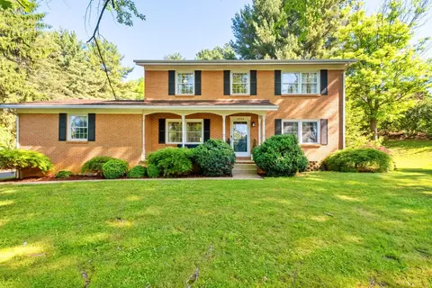 1024 Ridgemont Dr, Staunton, VA 24401