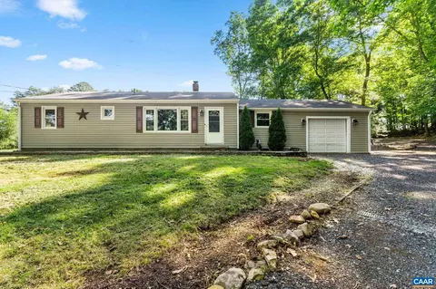 256 Dooms Crossing Rd, Waynesboro, VA 22980