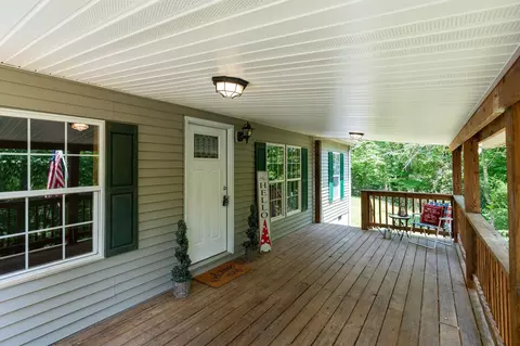 283 Love Rd, Lyndhurst, VA 22952