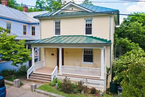 211 N Jefferson St N, Staunton, VA 24401