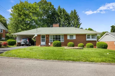 1115 Skymont Rd, Staunton, VA 24401