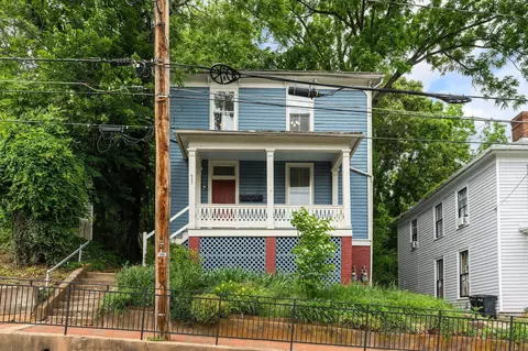 627 W Frederick St W, Staunton, VA 24401