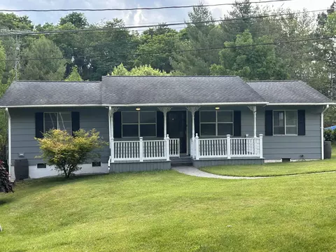 216 S Waverley St S, Staunton, VA 24401