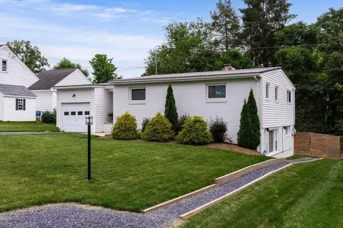 830 Pine Ave, Waynesboro, VA 22980 photo 2