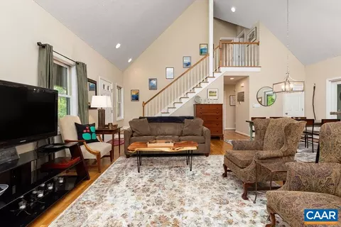 17 Hickory Springs Ln, Roseland, VA 22967