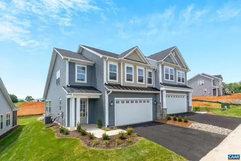 209 Ridgeline Dr, Waynesboro, VA 22980