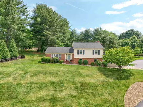 607 Woodmont Dr, Staunton, VA 24401