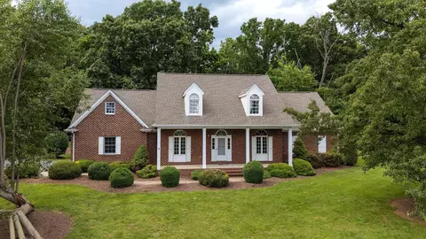 1872 B Springhill Rd, Staunton, VA 24401