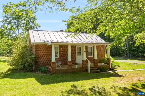 435 The Cross Rd, Scottsville, VA 24590