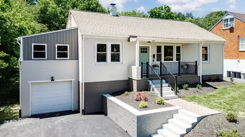 220 Edgewood Rd, Staunton, VA 24401