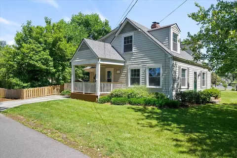 1104 Springhill Rd, Staunton, VA 24401