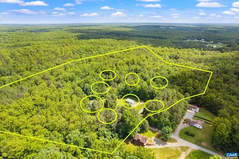 200 P Paw Ln, Troy, VA 22974