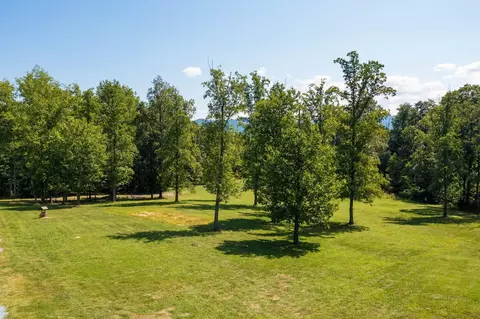 1043 Batman Rd, Shenandoah, VA 22849