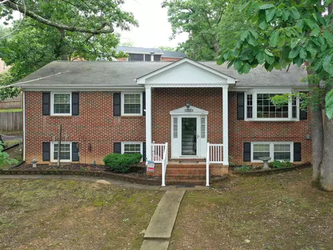 2614 Eston Dr, Staunton, VA 24401