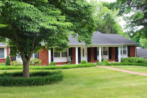 1450 Sunset Ln, Waynesboro, VA 22980