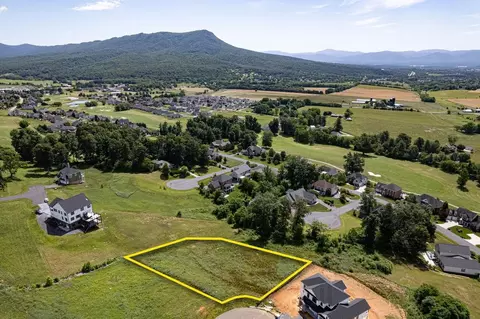 100 Salsbury Ct, Rockingham, VA 22801