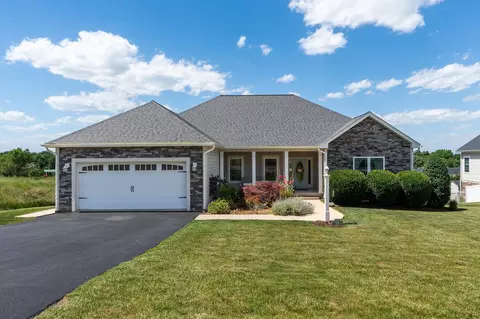 68 Rolling Oaks Dr, Fishersville, VA 22939