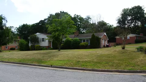 7 Brighton Ct, Stuarts Draft, VA 24477 photo 2