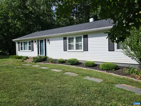 993 Holly Ridge Rd, Keswick, VA 22947