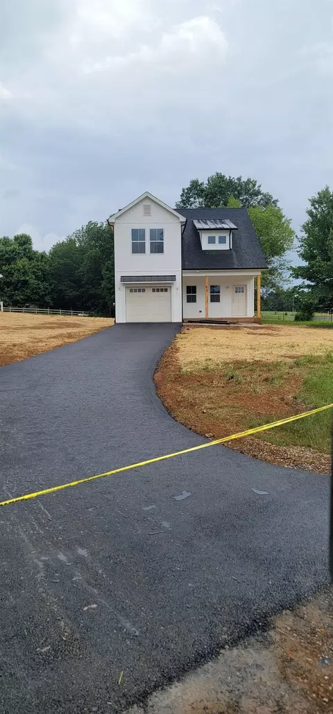 82 Manor Rd, Stuarts Draft, VA 24477