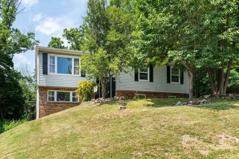 585 Hilltop Dr, Staunton, VA 24401