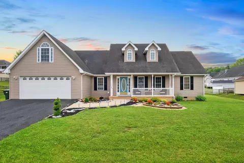 36 Summer Ridge Dr, Stuarts Draft, VA 24477
