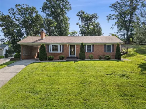 857 Parkview Ave, Staunton, VA 24401