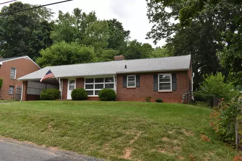 1121 Skymont Rd, Staunton, VA 24401