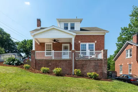 402 Hendren Ave, Staunton, VA 24401