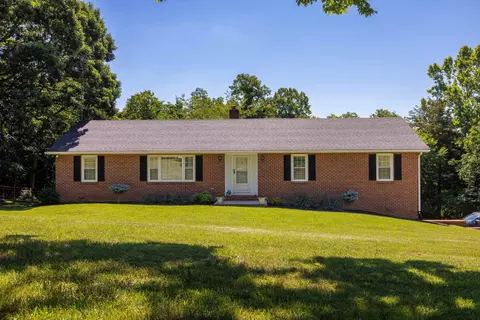 1704 Lee Jackson Hwy, Staunton, VA 24401