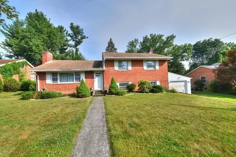 1209 Club Rd, Waynesboro, VA 22980
