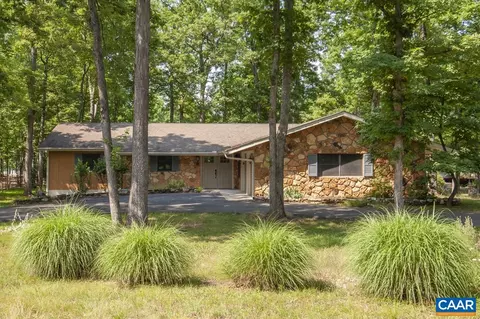 21 Oak Grove Rd, Palmyra, VA 22963