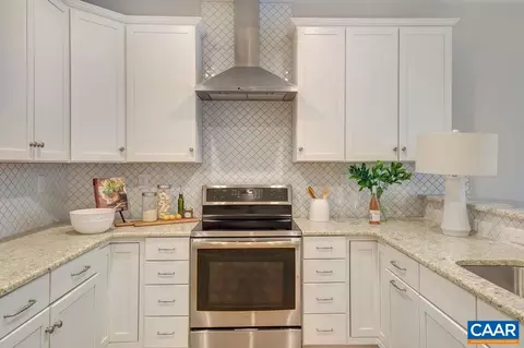 121 Blithe Ct, Charlottesville, VA 22901 photo 5