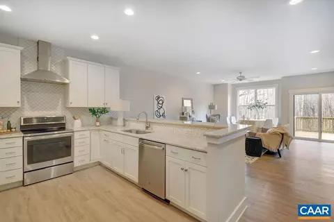 121 Blithe Ct, Charlottesville, VA 22901 photo 4