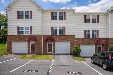245 Emerson Ln, Harrisonburg, VA 22801