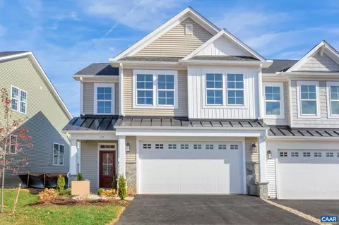 221 Ridgeline Dr, Waynesboro, VA 22980