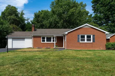 341 Ridge Cir, Waynesboro, VA 22980