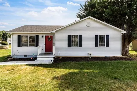 25 Orchard Dr, Waynesboro, VA 22980